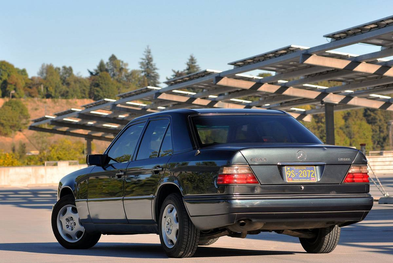 Illustration for article titled At $7,000, Could This High-Mileage 1995 Mercedes-Benz E300D Still Get You Going?